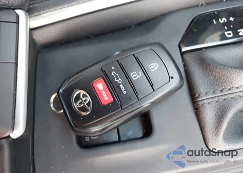 2024 Toyota Grand Highlander Hybrid Xle z USA, uszkodzony, nr VIN 5TDACAB57RS007807